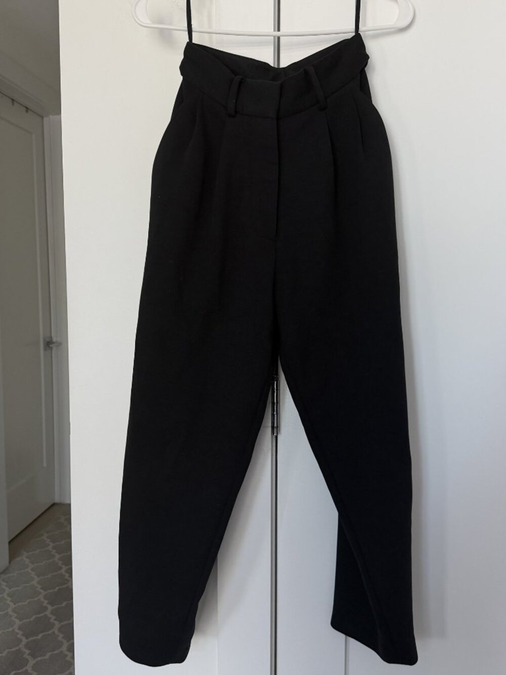 CIEL High Waist Pleated Tapered Trousers Black
